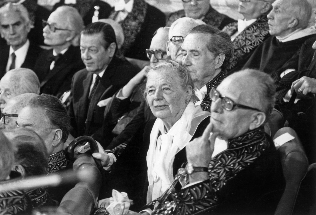 1981年1月22日在巴黎Academie Francaise学习Marguerite Yourcenar：与Maurice Schumann一起 作者 未知未知