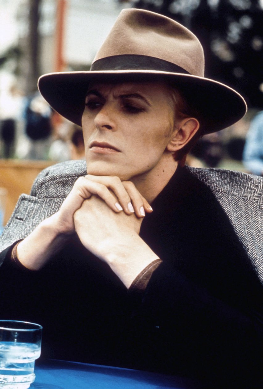 来自其他地方的男人是由NicolasRoeg和大卫·鲍伊（David Bowie）共同生活于1976年的大卫·鲍伊（David Bowie） 作者 未知未知