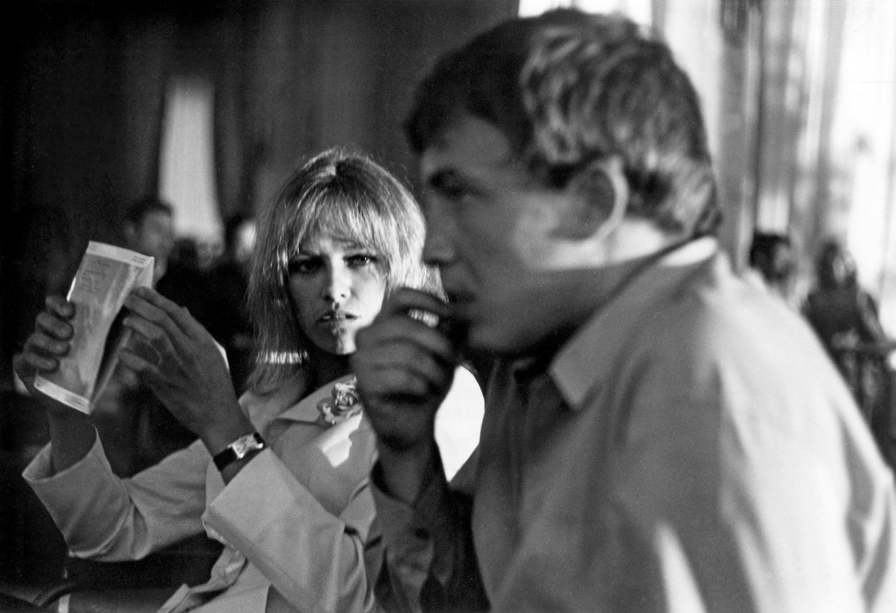 Nathalie Delon和Stefan Markovic于1967年在圣特罗佩 作者 未知未知