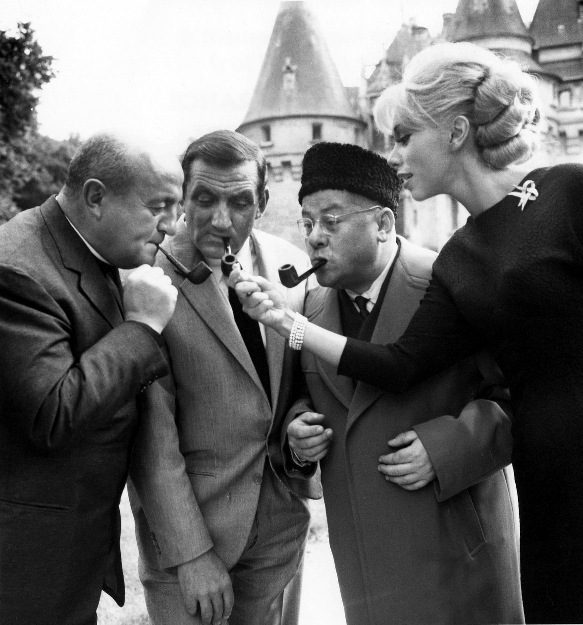 Bernard Blier，Lino Ventura，Francis Blanche和Mireille Darc于1964年拍摄电影Les Barbouzes 作者 未知未知