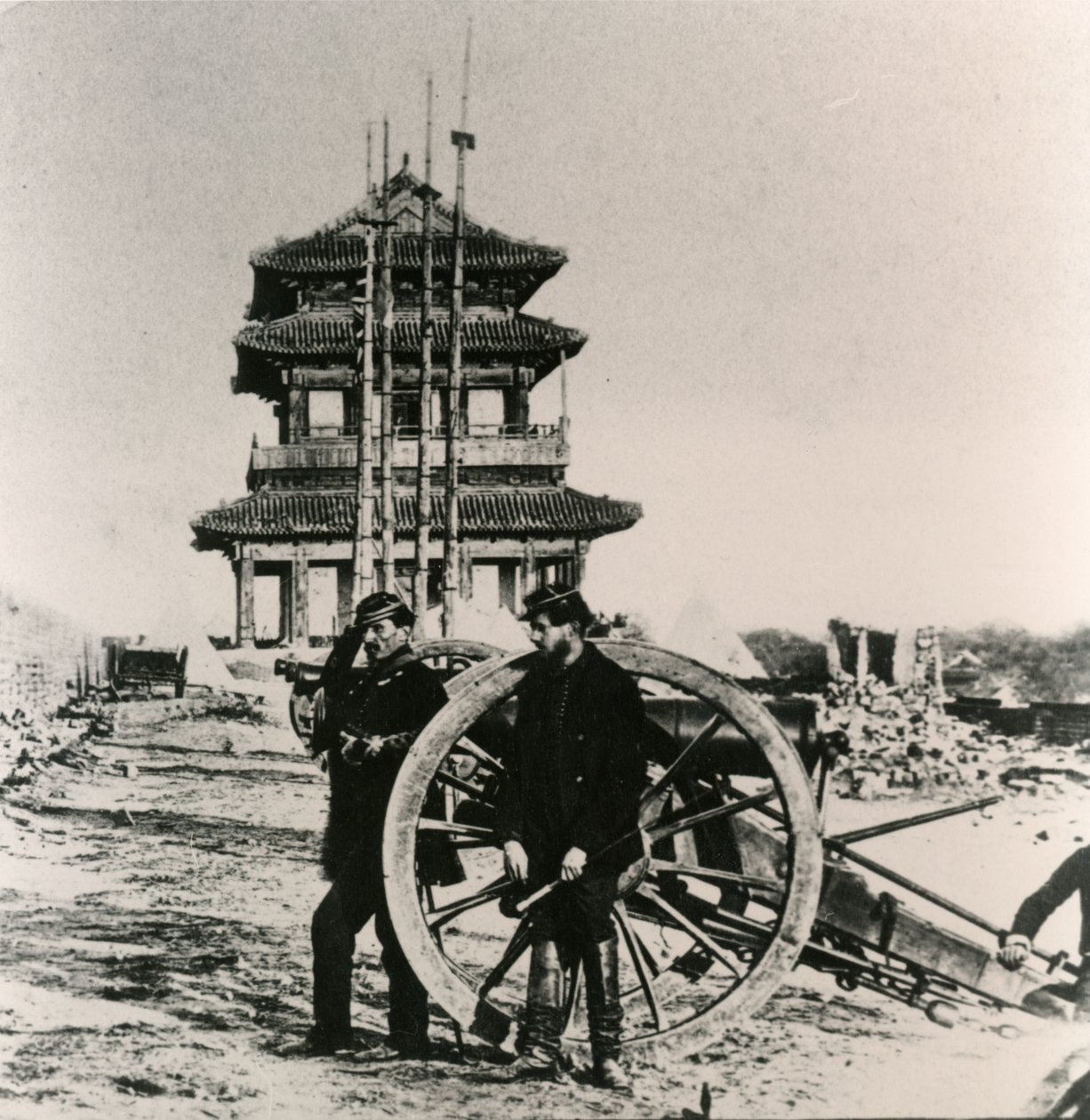 1860年英法远征中国期间，北京的一门大炮由法国士兵组成 作者 未知未知
