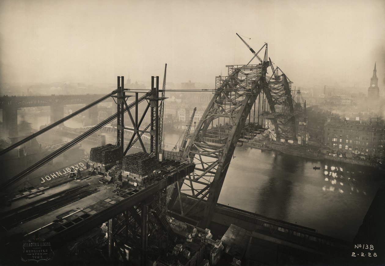 与泰恩河大桥的进展观，显示两个一半越来越近，1928年2月2日 作者 未知未知