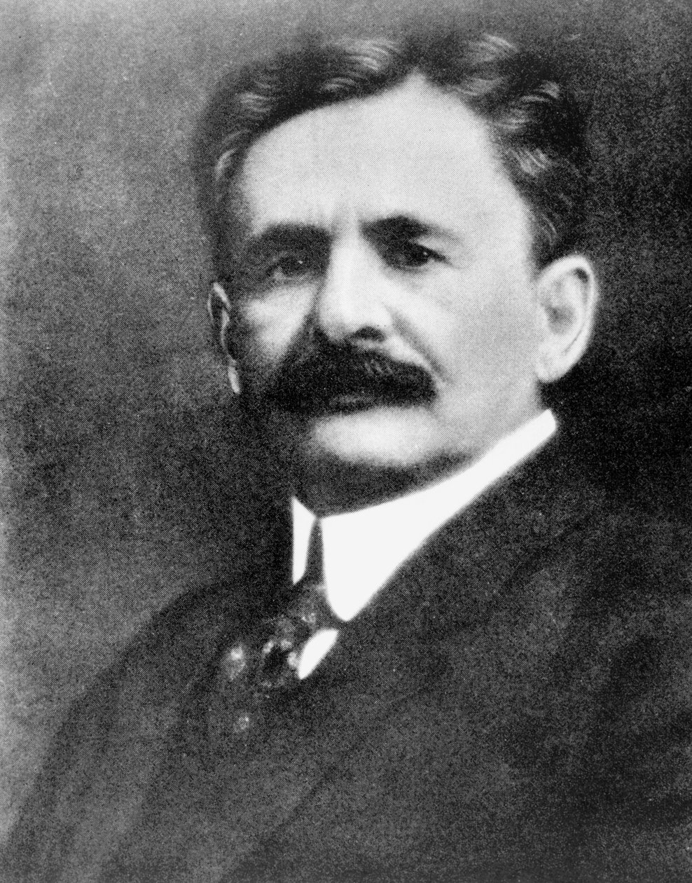 阿尔伯特-亚伯拉罕-迈克尔森，美国物理学家，约1910年 作者 不明