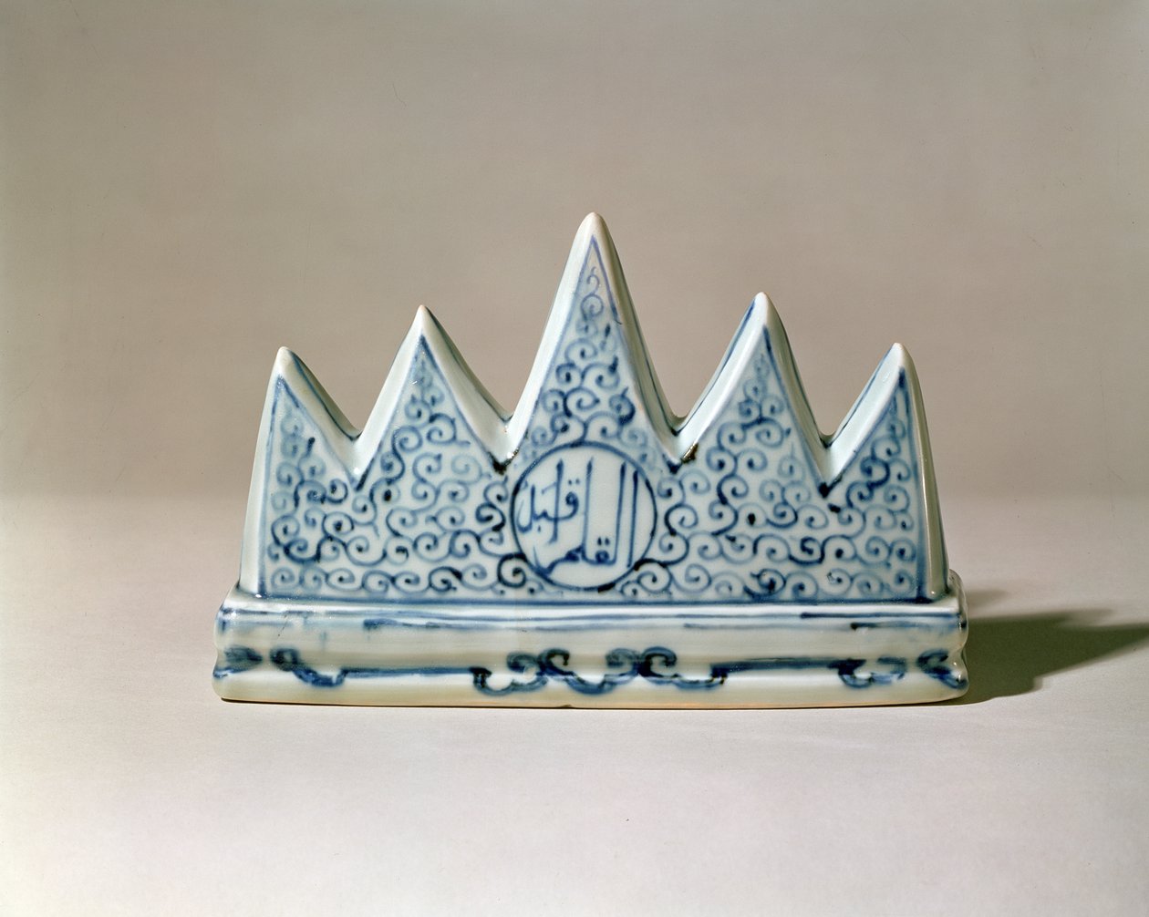 明代（1368-1644）建模为五峰山的蓝白画笔架（瓷器配蓝色釉下彩）（请参阅：118604） 作者 不明
