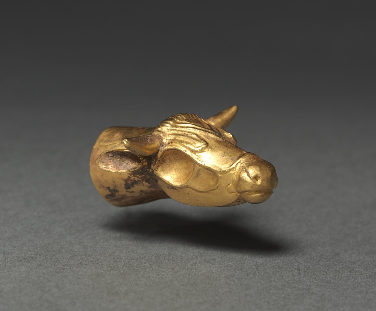 牛头饰，公元前400-300年 作者 不明