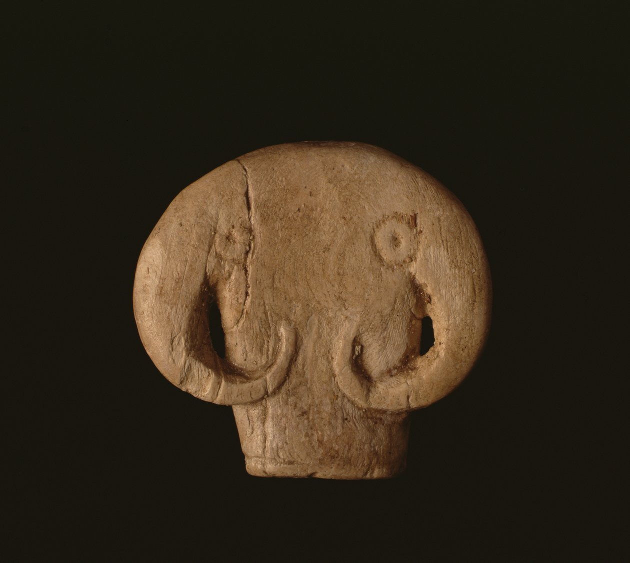公元前护身符，王朝埃及人，纳卡达二世，约公元前3500年（河马象牙） 作者 不明