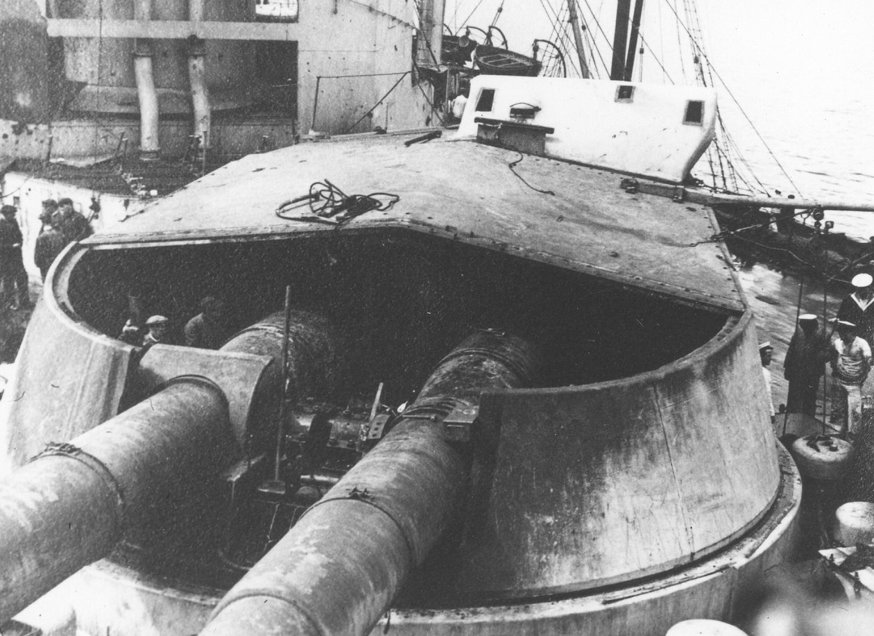 Q型炮塔的损坏，HMS Lion，日德兰半岛 作者 不明