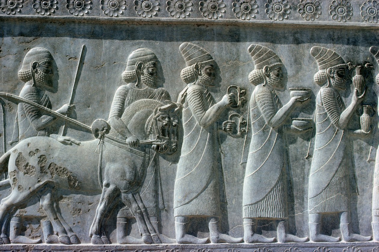 Detail of the relief frieze on the East stairway to the Apadana (audience hall) depicting Lydian delegates bearing gifts for a ceremony, Achaemenian period, c.515 BC (limestone) (see 117114) 作者 不明