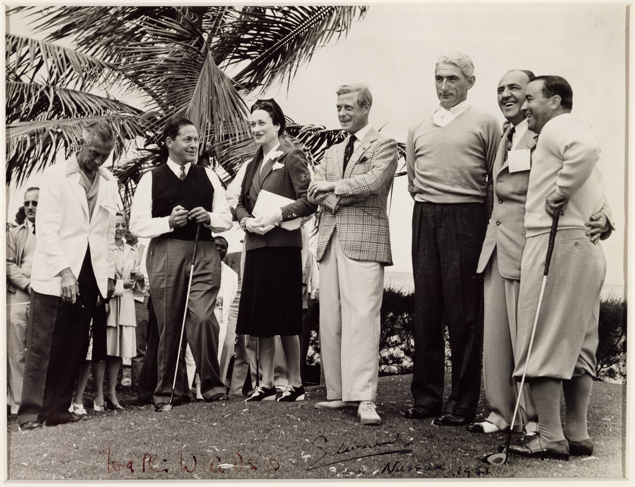 温莎公爵爱德华 (1894-1972) 和温莎公爵夫人沃利斯 (1896-1986) 在拿骚举行的高尔夫锦标赛上 作者 不明