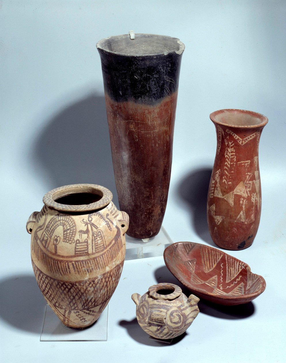 埃及古代：Nagada I时期的不同类型的陶瓷和陶土花瓶 作者 不明