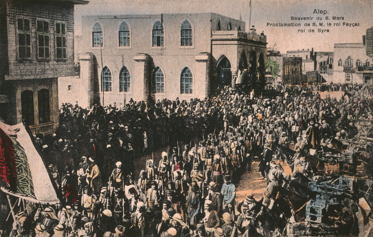 费萨尔于 1920 年 3 月 7 日在阿勒颇宣布成为叙利亚阿拉伯王国的国王，明信片（彩色平版印刷） 作者 不明