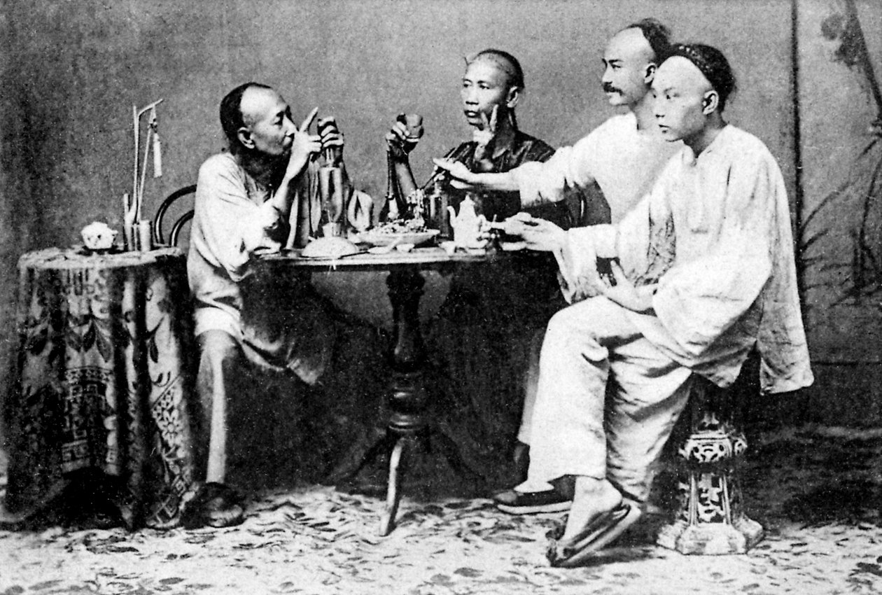 一群男子坐在桌旁 作者 未知艺术家
