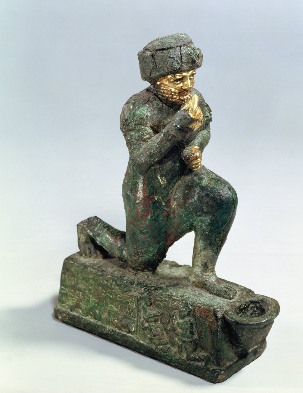 Hammurabi, king of Babylon, praying before a sacred tree, c.1750 BC (bronze and gold) 作者 不明