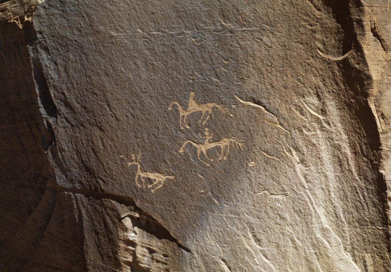 狩猎场景，岩画，Ledge Ruin，Canyon de Chelly国家纪念碑，纳瓦霍印第安人保留地，亚利桑那州，美国（照片）。 作者 未知艺术家