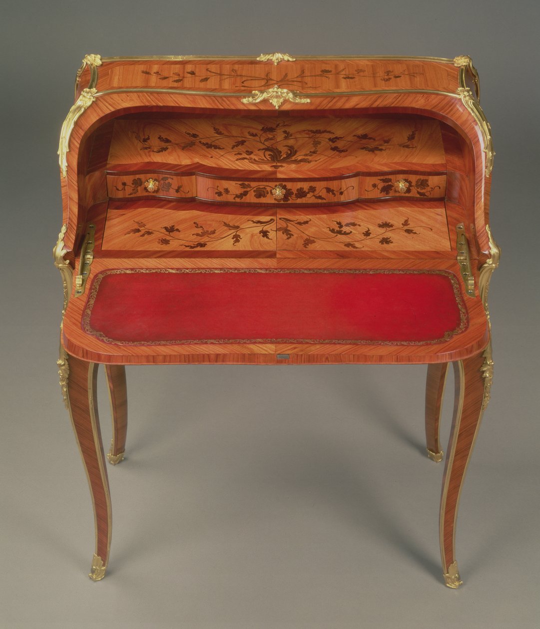 伯爵二世·范·里森伯格（fl.1730-65 - 6），c.1750年作，路易十五圣母院，带有花卉镶嵌和ormolu坐骑。 作者 不明