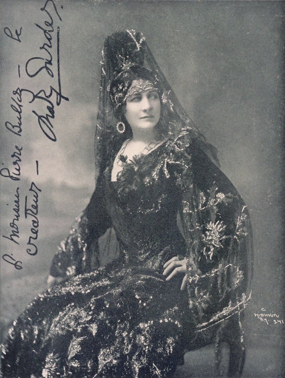 玛丽-花园（1874-1967），歌剧女高音，在工作室拍摄的卡门角色，由C. Mishkin拍摄（黑白照片）。 作者 不明