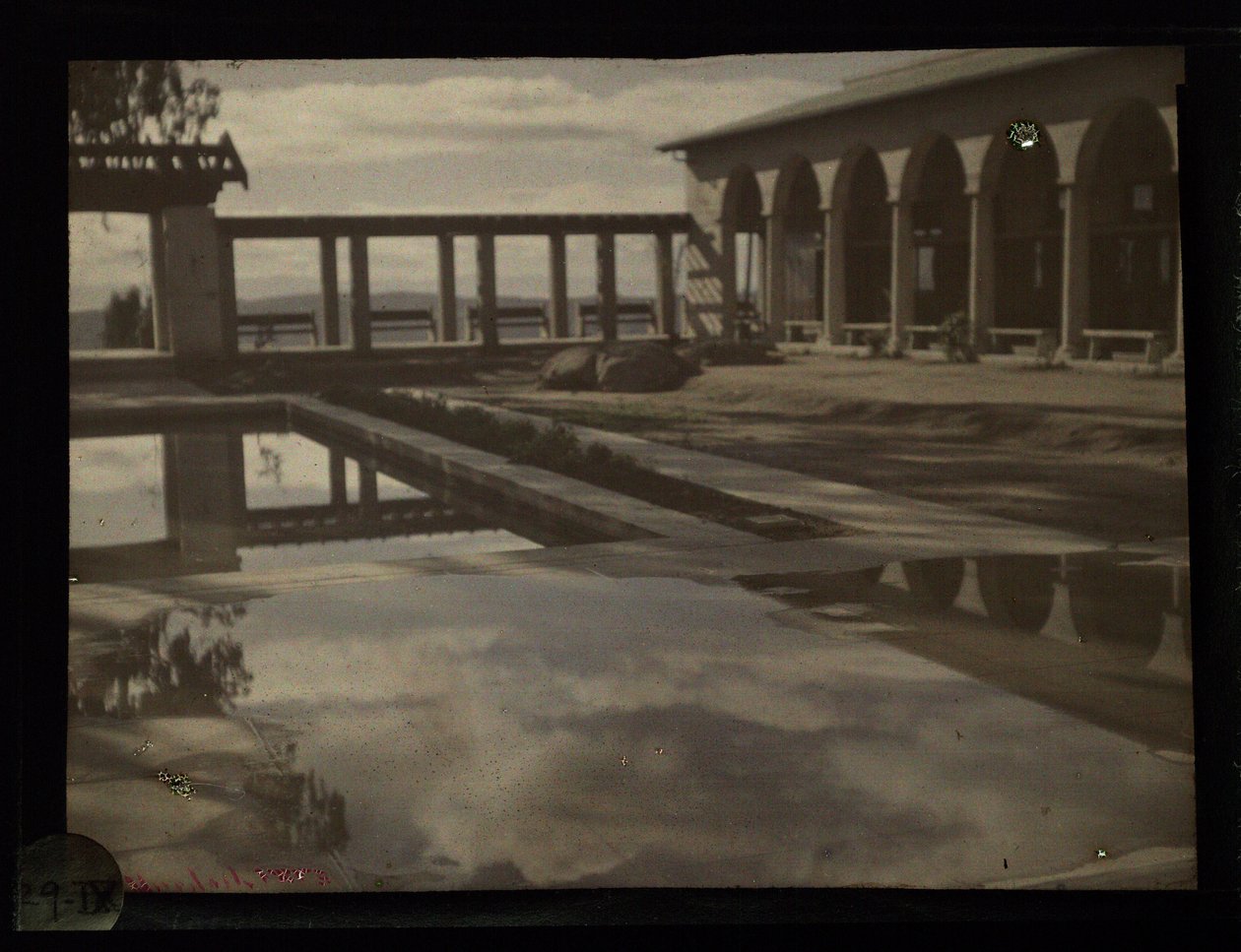 游泳池，圣巴巴拉，约 1915 年 作者 未知艺术家