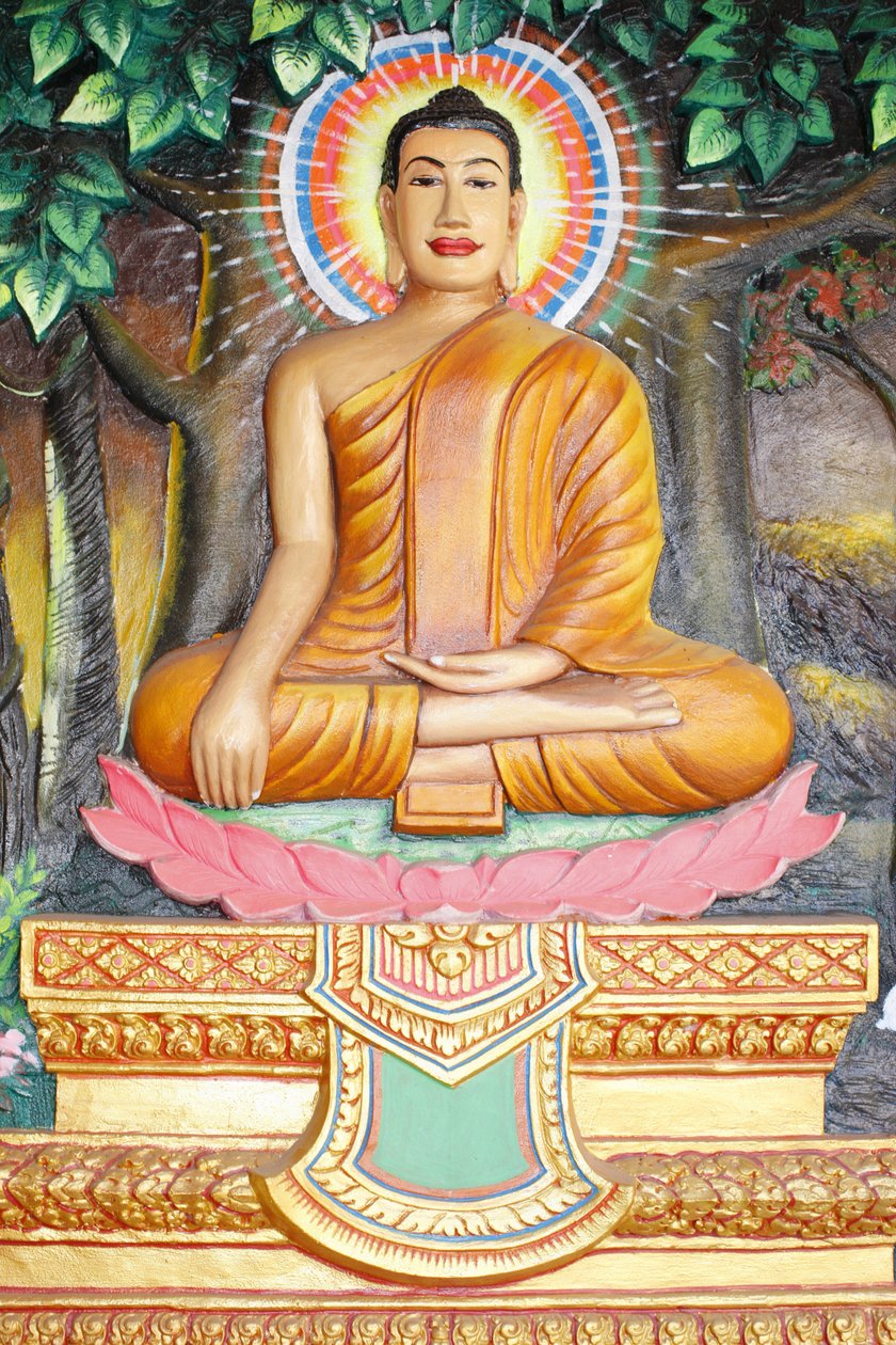 Preah Prom Rath 寺院佛陀的生活在莲花上打坐佛陀以触地姿势示人，柬埔寨暹粒。 作者 不明