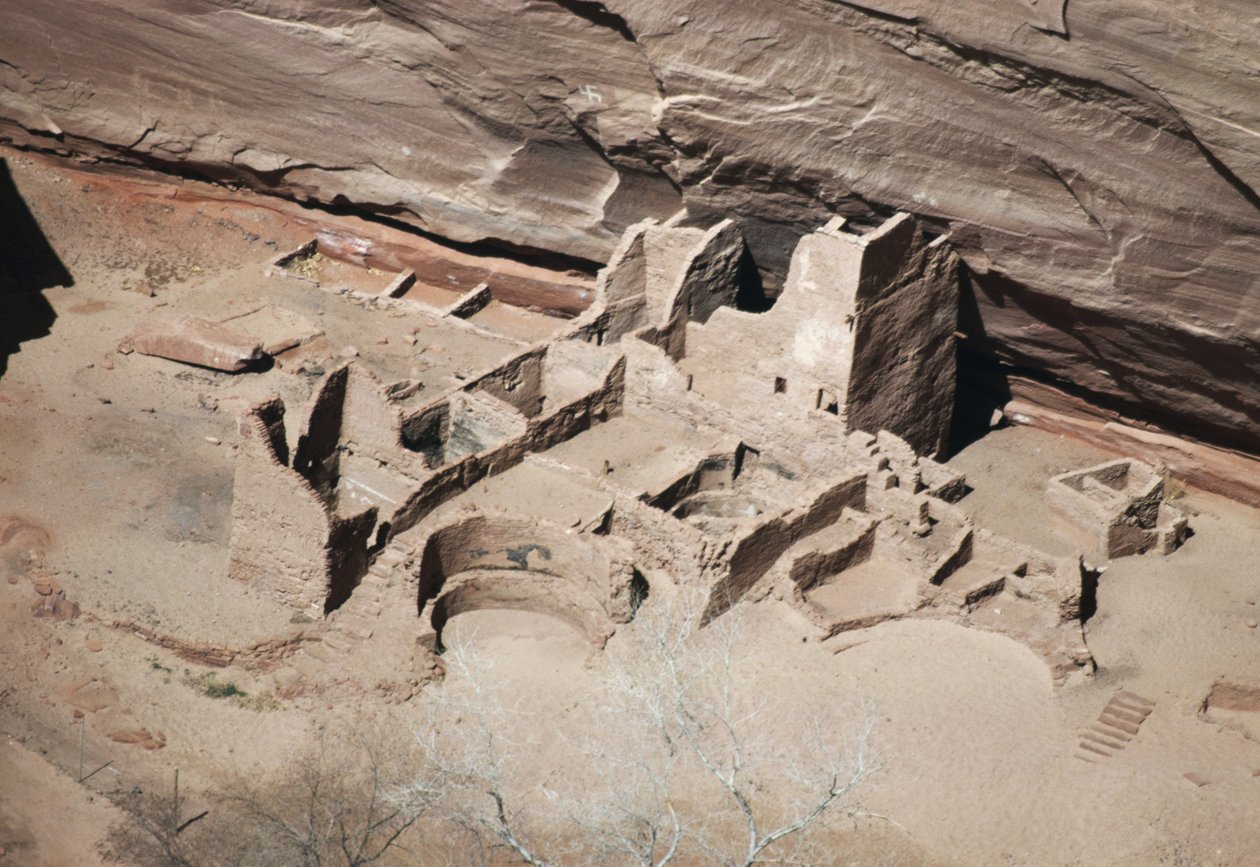 美国亚利桑那州纳瓦霍印第安人保留地Canyon de Chelly国家纪念碑的羚羊屋遗迹（照片 作者 未知艺术家