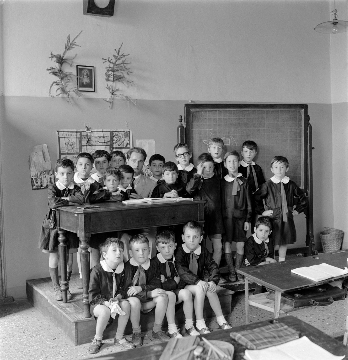 威尼斯的男孩学校，学生们穿着上衣。1950s 作者 不明