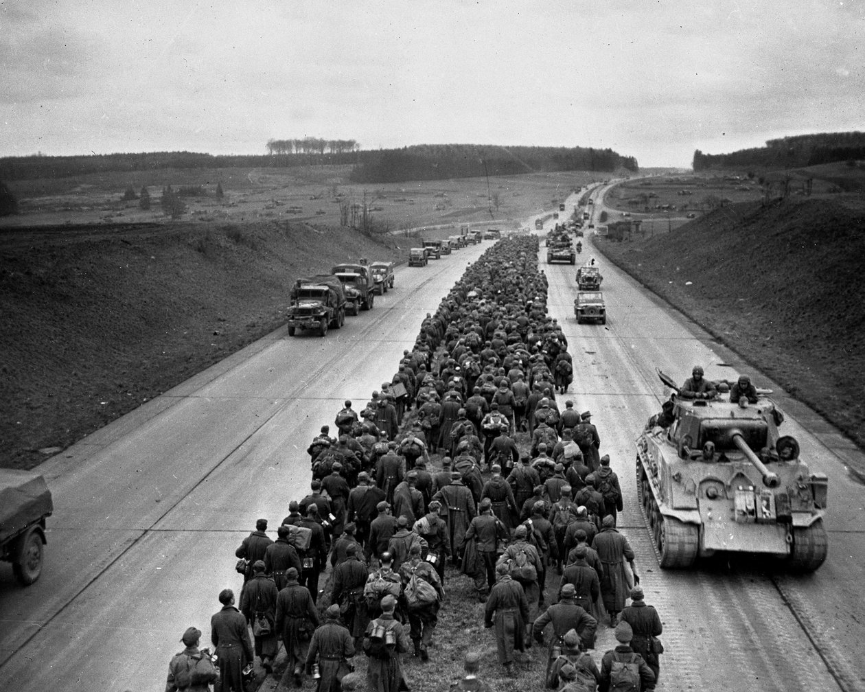 第二次世界大战（1939-1945） - 第二次世界大战（WWII or WW2）：3月29日在美因河畔法兰克福（Frankfurt am Main）以北的吉森（德国）附近 作者 不明