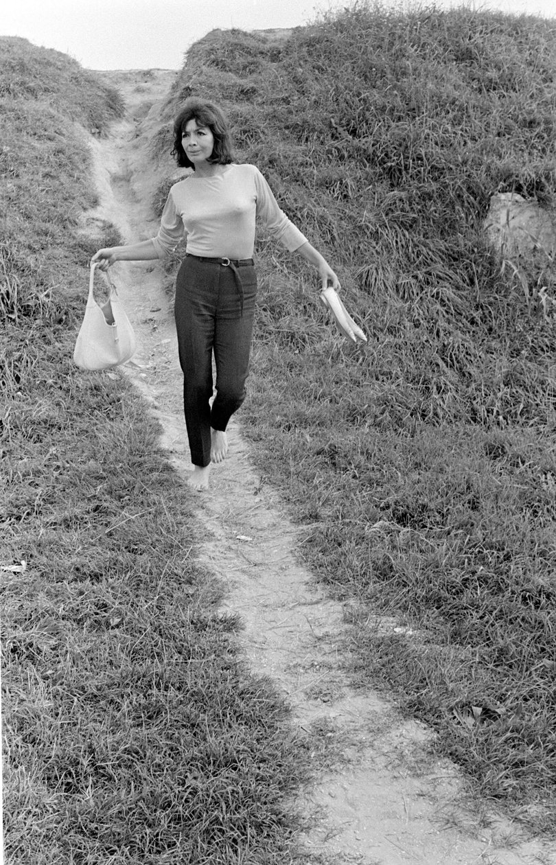 歌手JULIETTE GRECO在MALAMOCCO（威尼斯） - 1965年约。 作者 不明