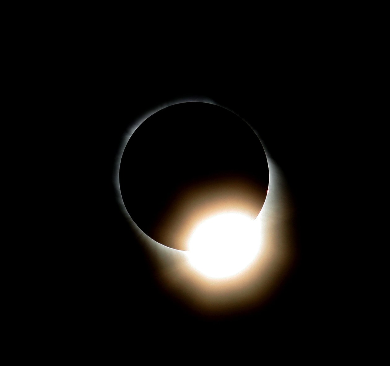 钻戒，日全食，土耳其，2006年3月29日 作者 不明