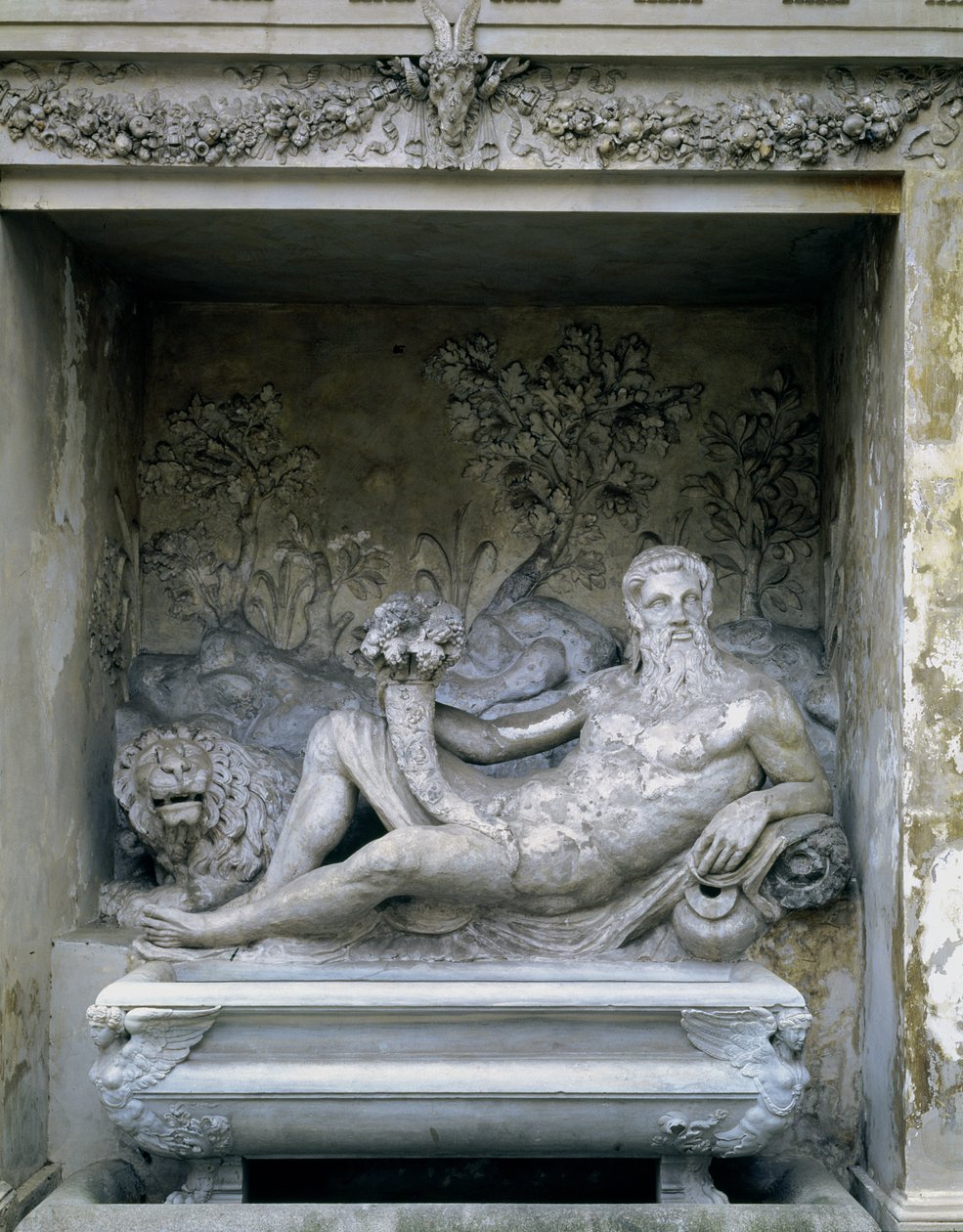 The Nymphaeum, detail of a statue of a river god within a niche holding a cornucopia, designed by Giacomo Vignola (1507-75) and Bartolomeo Ammannati (1511-92) 1551-55 (stone) 作者 不明