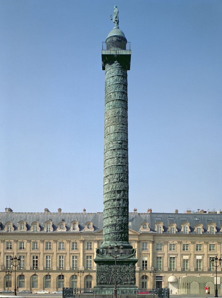 The Vendome Column, with bas-reliefs recording Napoleonic Campaigns of 1805-06, surmounted by the figure of Napoleon holding a winged Victory 作者 不明