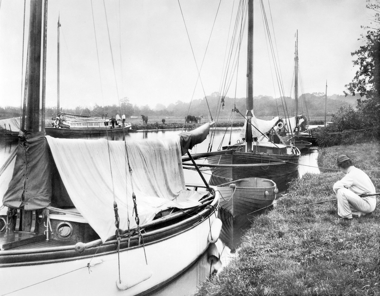 英国：Wroxham Broad 的游艇和河流工艺。 诺福克湖区， 作者 不明