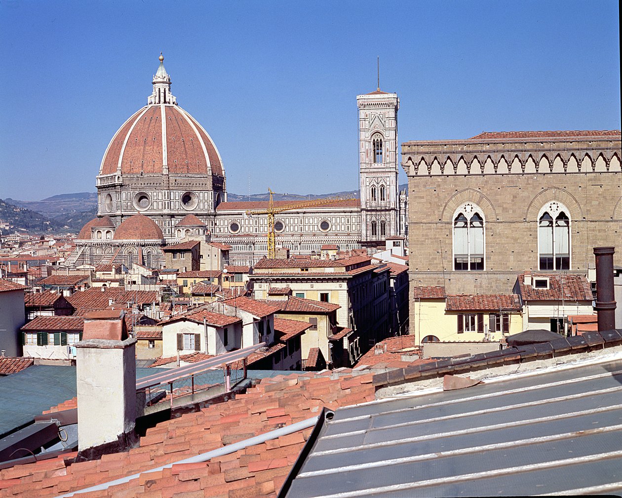 大教堂、钟楼和 Orsanmichele 的景色（照片） 作者 不明