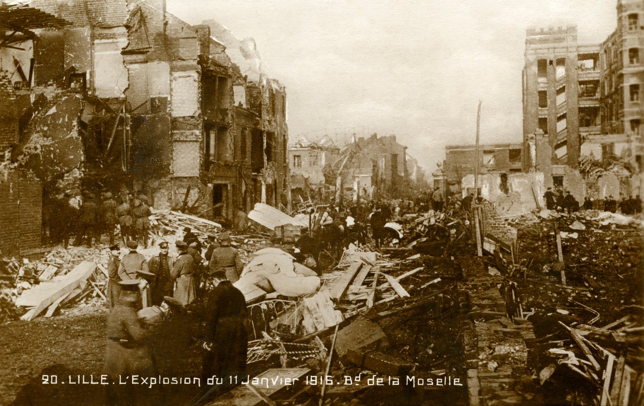 第一次世界大战：1916 年 1 月 11 日爆炸后的里尔（明信片） 作者 未知艺术家
