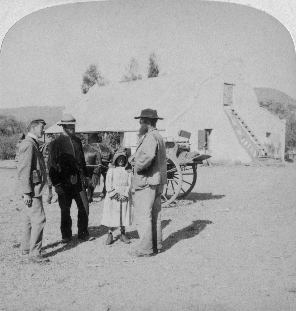 1901年，布尔战争在南非布兰德福附近的家中干扰布尔农民。 作者 安德伍德和安德伍德