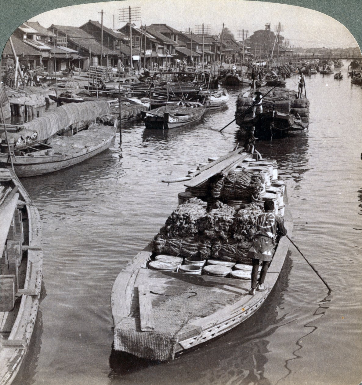 从日本桥桥向西看向日本东京市中心，1904年 作者 安德伍德和安德伍德