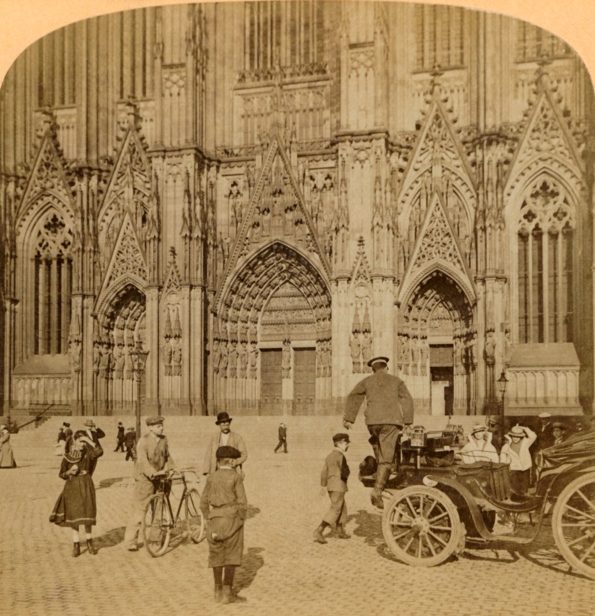 主门户和装饰精美的外墙，大教堂，德国科隆，1902年。 作者 安德伍德和安德伍德