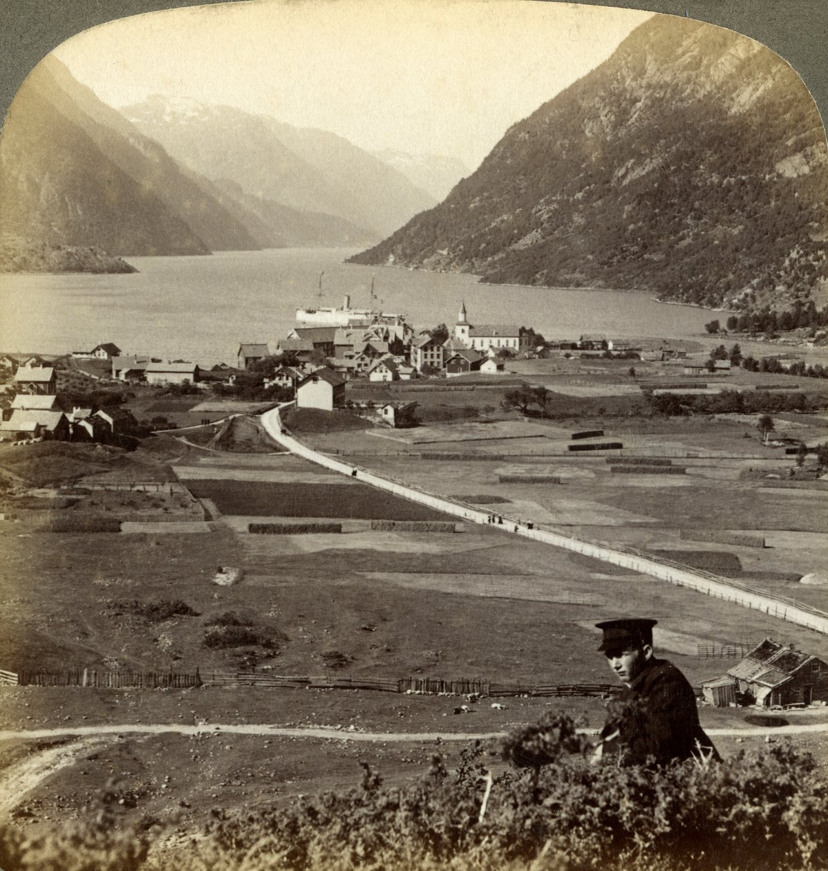 奥达（Odda），哈当厄尔峡湾（Hardangerfjord），挪威。 作者 安德伍德和安德伍德