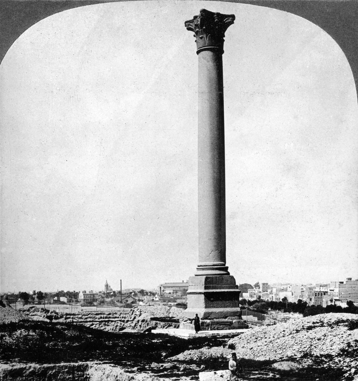 水手地标庞贝斯支柱和埃及现代亚历山大港（1905年）。 作者 安德伍德和安德伍德