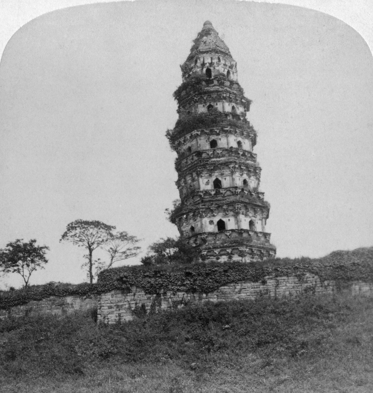 苏州草洲斜塔虎山塔，中国，1900年 作者 安德伍德和安德伍德