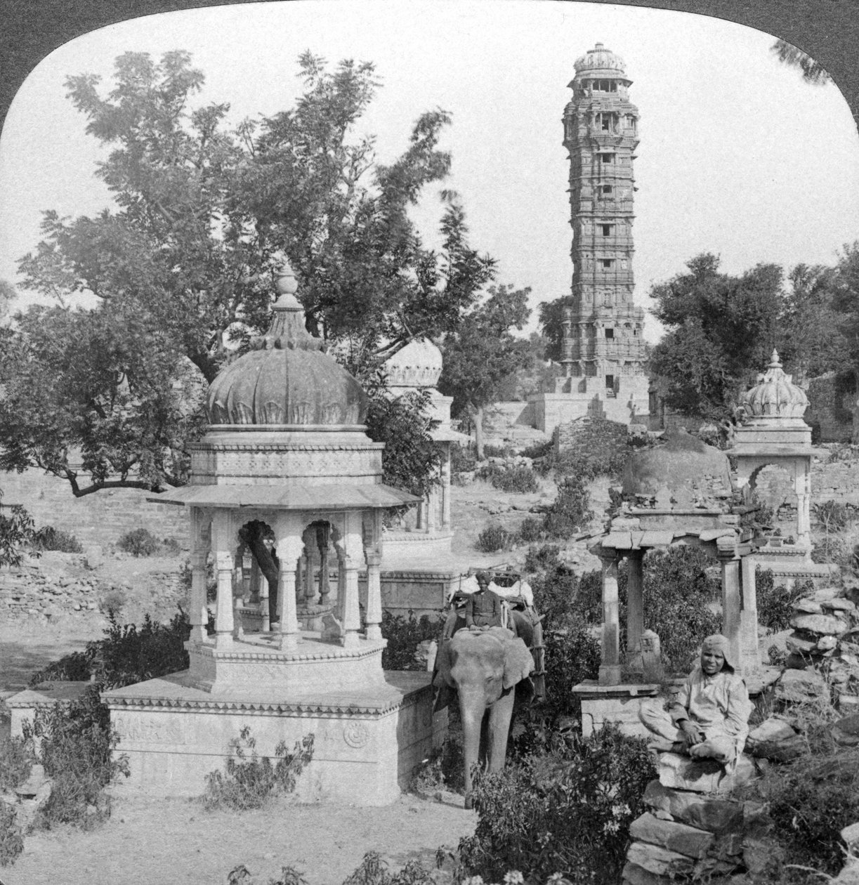 胜利塔和皇家纪念碑，印度Chittaurgarh，1904年。 作者 安德伍德和安德伍德
