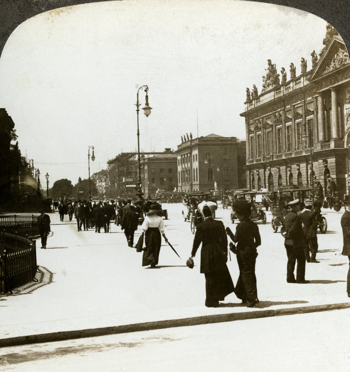 Unter den Linden，柏林，德国。 作者 安德伍德和安德伍德