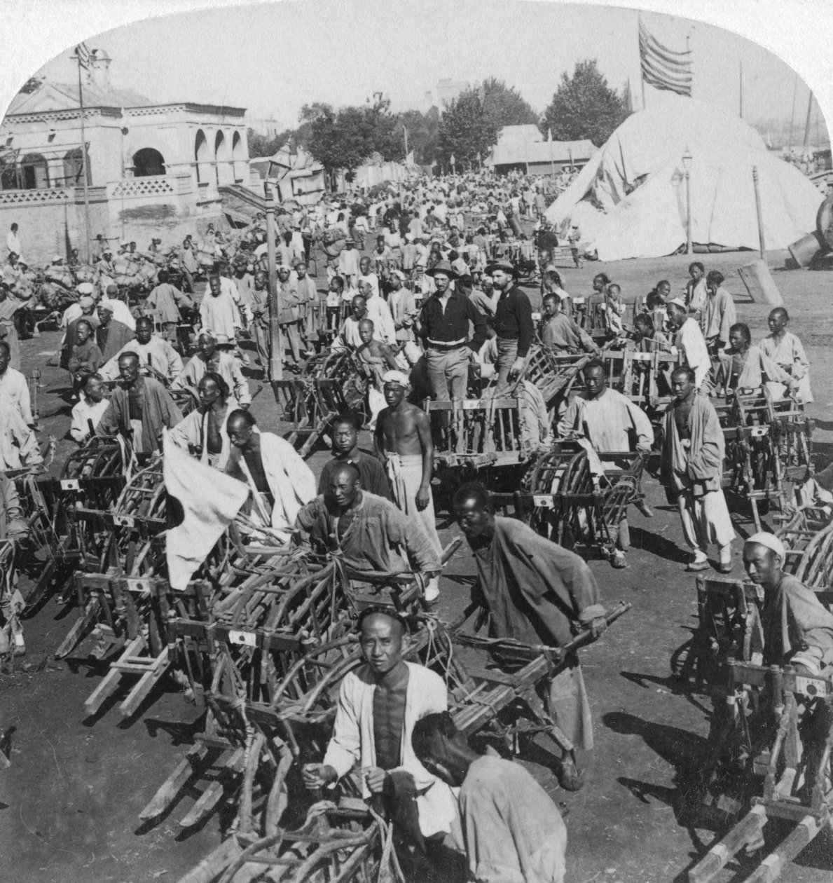 1901年天津，天津，独轮手推车 作者 安德伍德和安德伍德