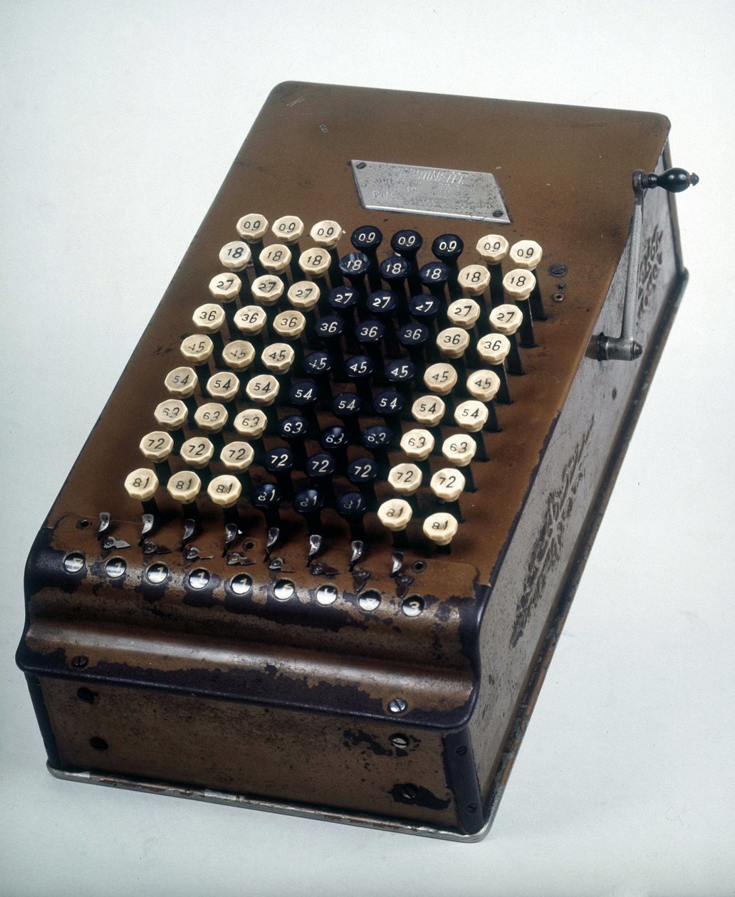 毛毡计算器：Comptometer 作者 未知艺术家
