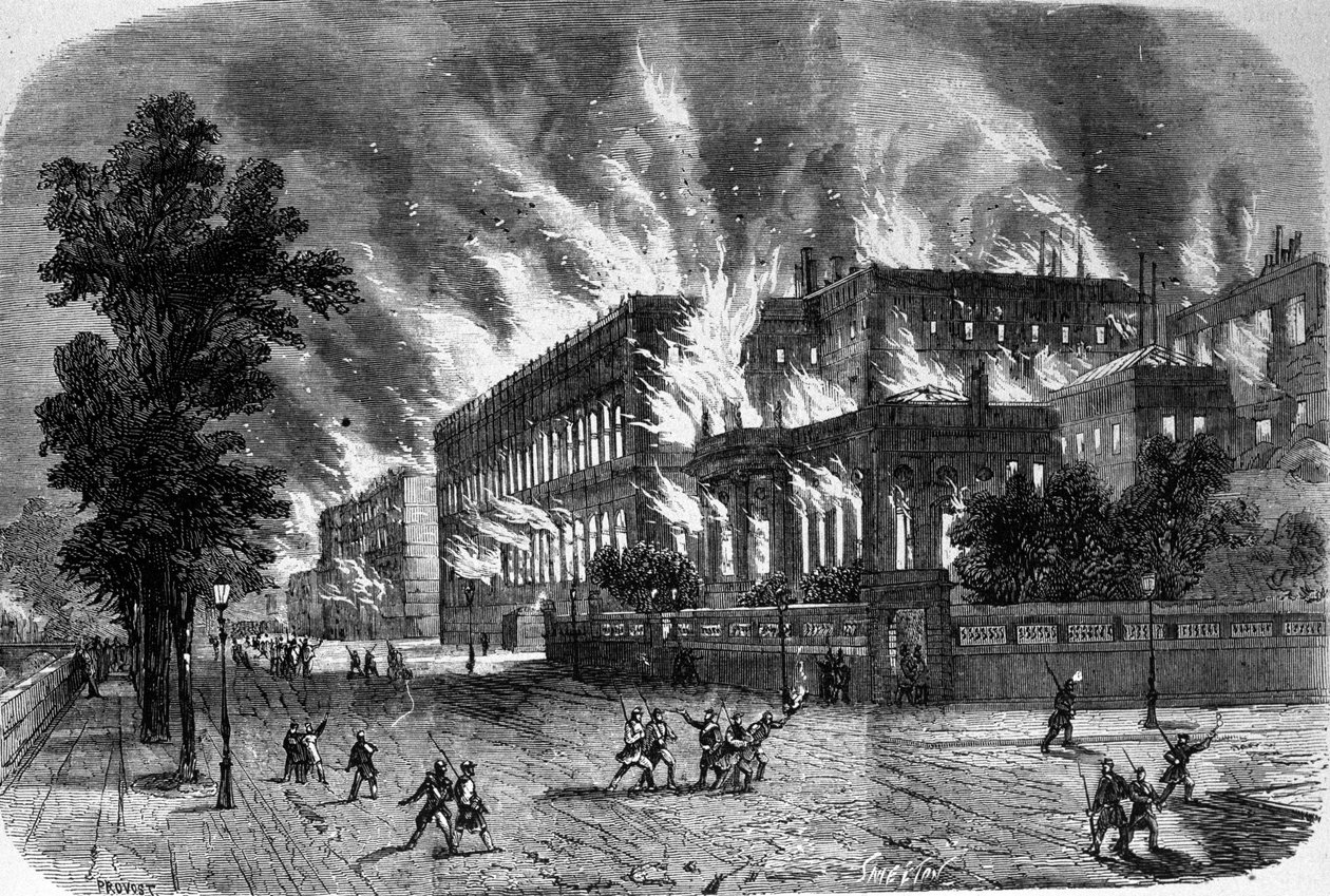 1871年3月23日巴黎公社期间审计院和荣誉军团的火灾。19世纪的雕版画。 作者 未知艺术家