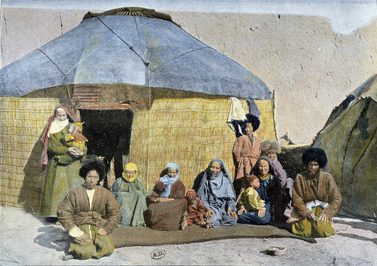Group of Tekes (Russian nomads) in front of their yurt, late 19th century 作者 未知艺术家