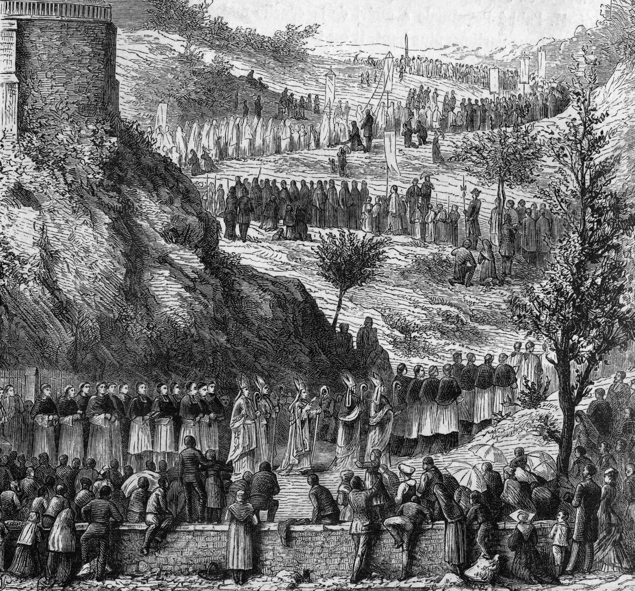 1864年的卢尔德：前往山洞参加圣母玛利亚雕像落成典礼的队伍。 作者 未知艺术家
