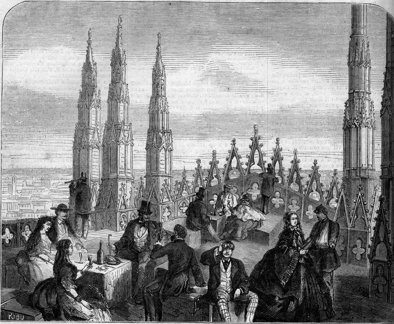 在米兰大教堂（Il Duomo）穹顶的露台上享用午餐。意大利 作者 未知艺术家