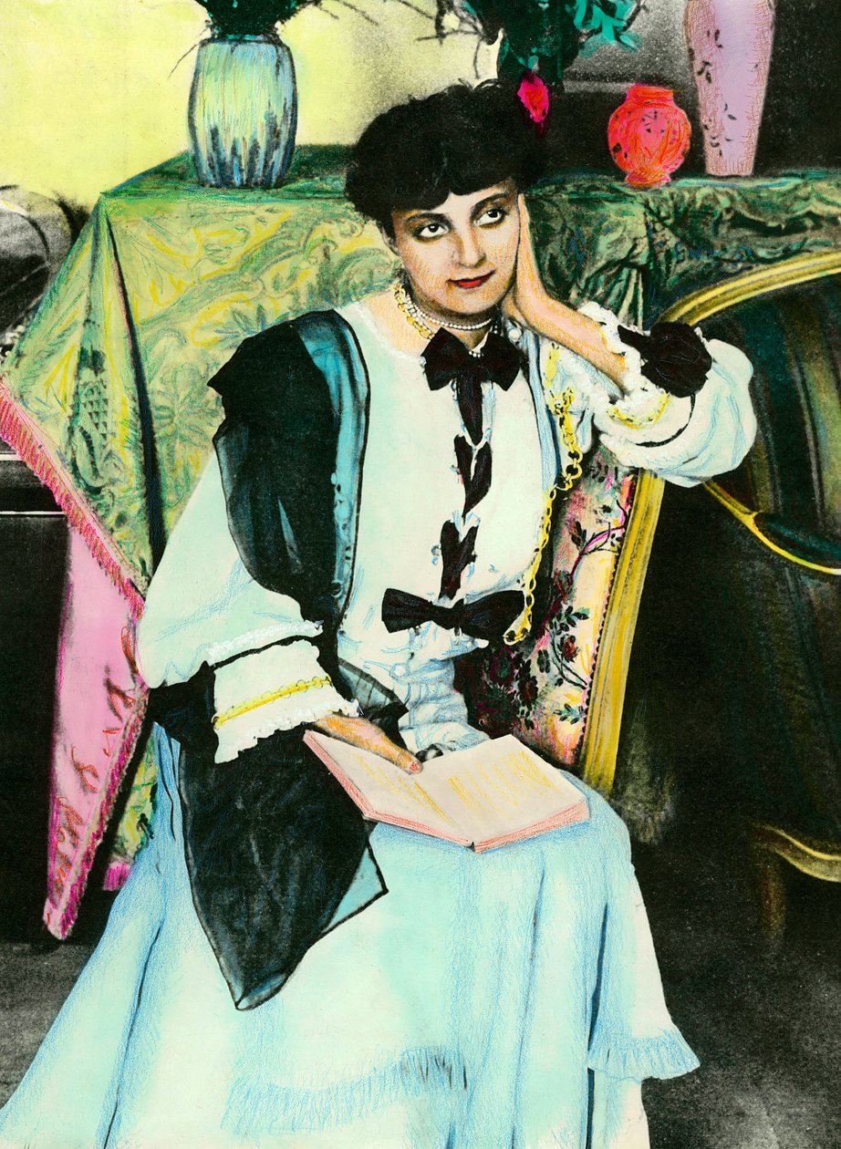 肖像安娜·马蒂厄·德·诺埃勒 (Anna de Noailles) (1876 - 1933) 信中的女人。 作者 未知艺术家