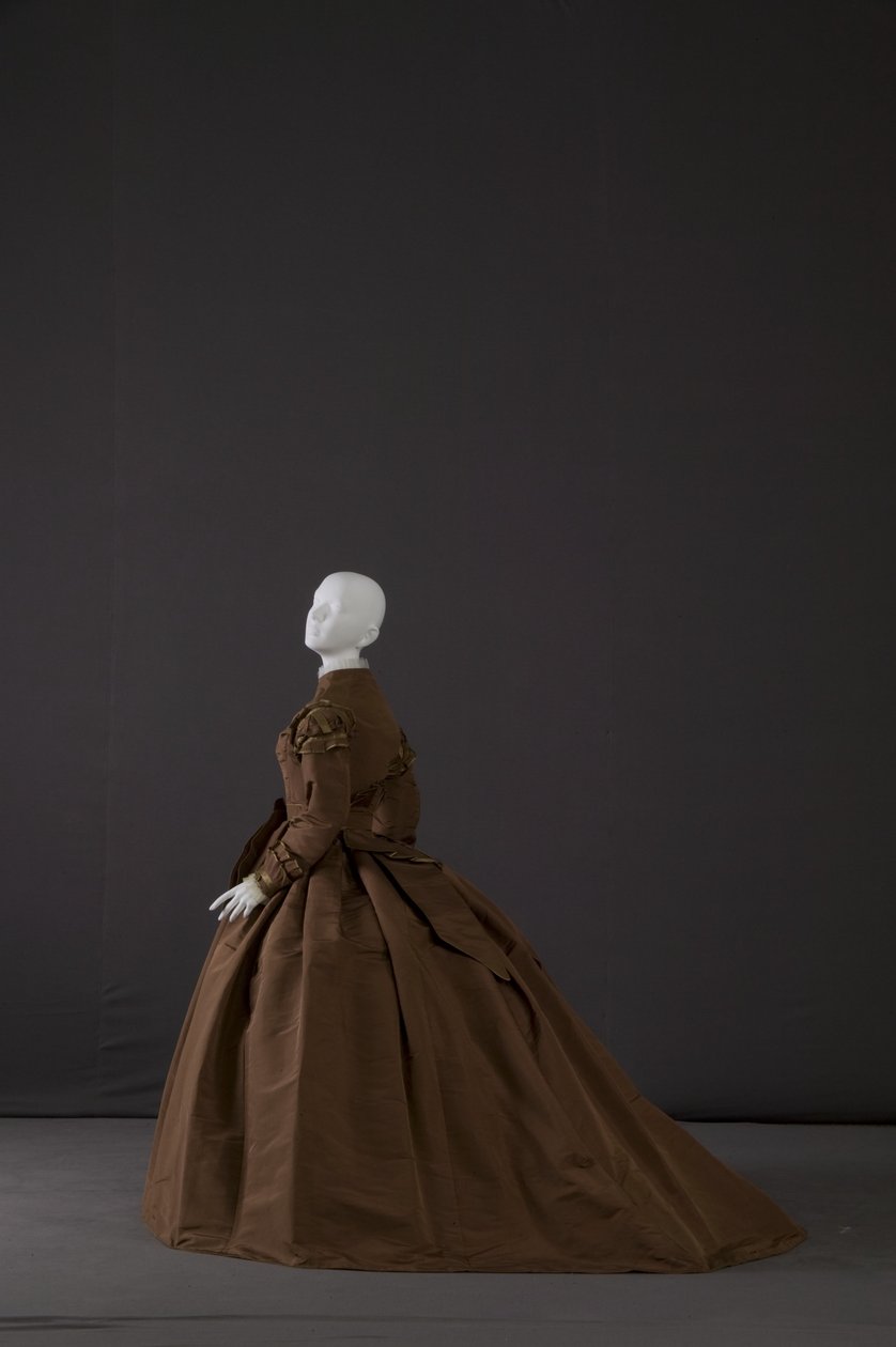 Trousseau dress 作者 未知艺术家