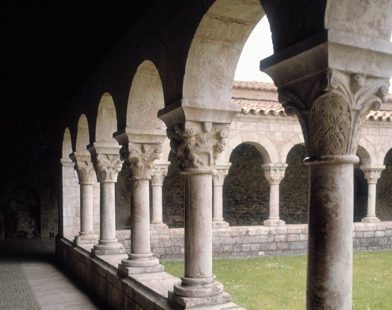 View of the cloister (12th century) 作者 未知艺术家