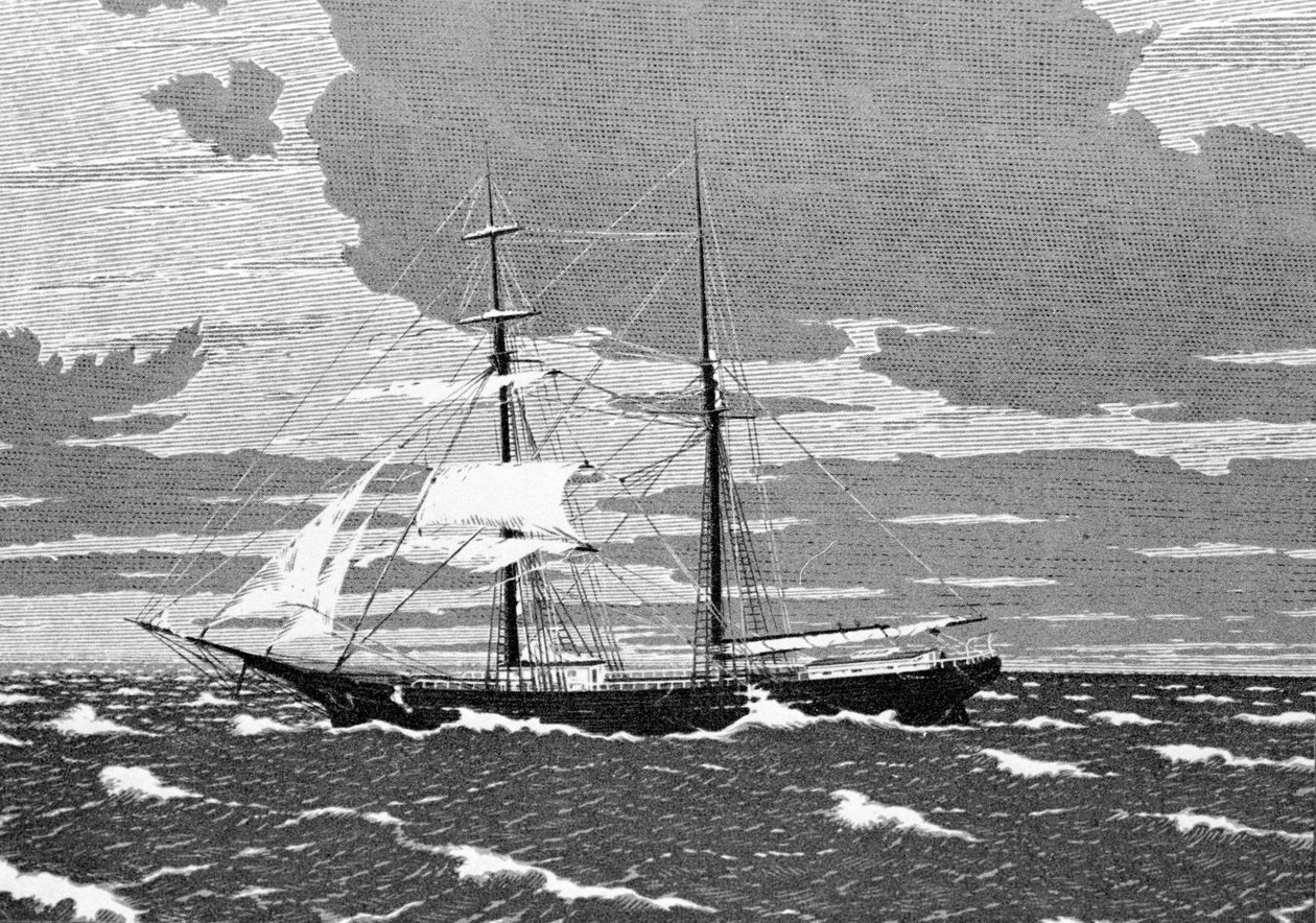1872 年 12 月，玛丽·塞莱斯特 (Mary Celeste) 被发现被遗弃在亚速尔群岛附近的大西洋中部。 船长、他的妻子和他们两岁的女儿，以及八名船员都失踪了。 雕刻 19 世纪。 作者 未知艺术家